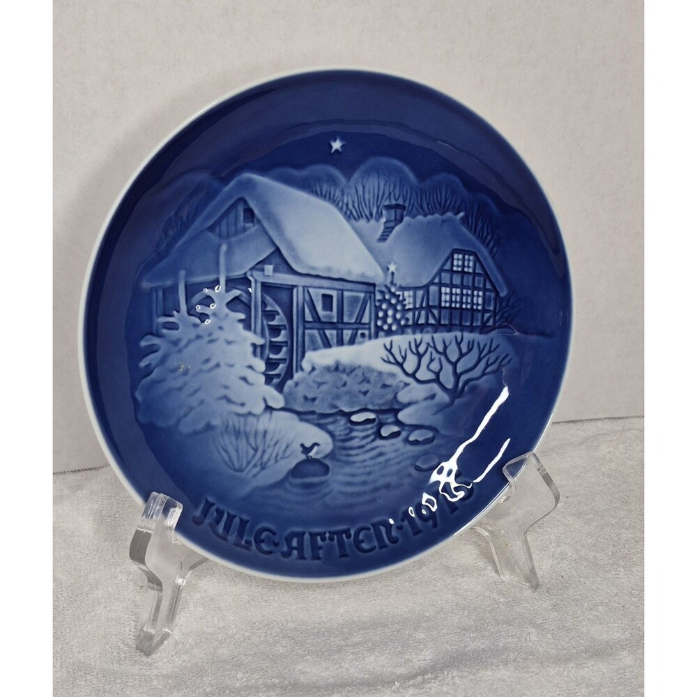 Bing & Grondahl (B&G) "Christmas At The Old Water-mill" #9075 Vintage 1975